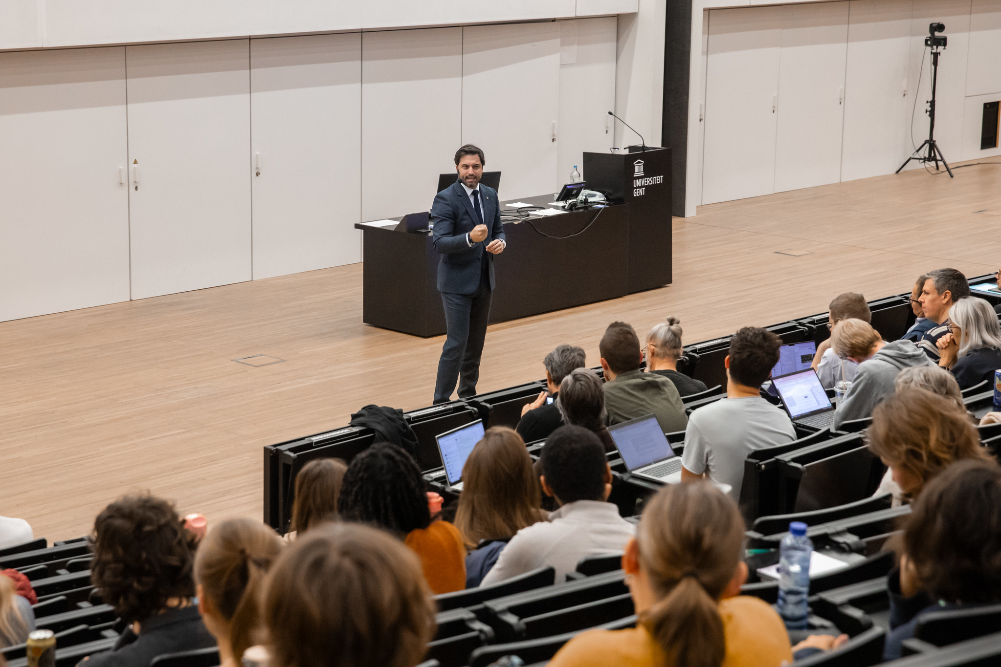 Georges-Louis Bouchez s’exprime devant 850 étudiants à Gand