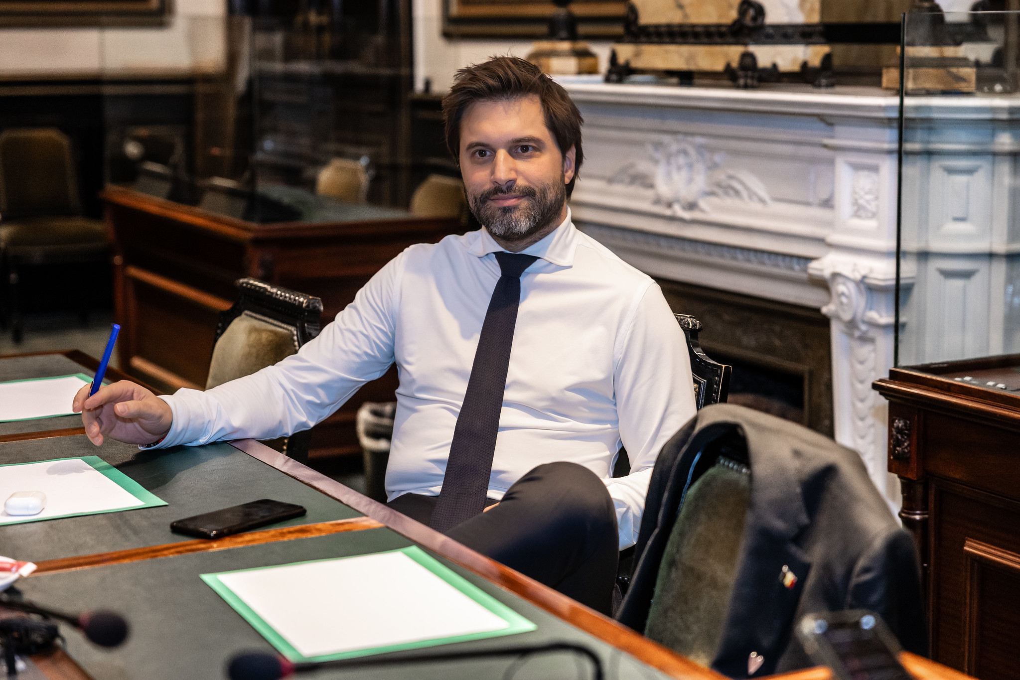 Georges-Louis Bouchez dans La Libre : “C’est un petit coup d’Etat à Bruxelles, les partis assis sur leur siège ne veulent pas le quitter”