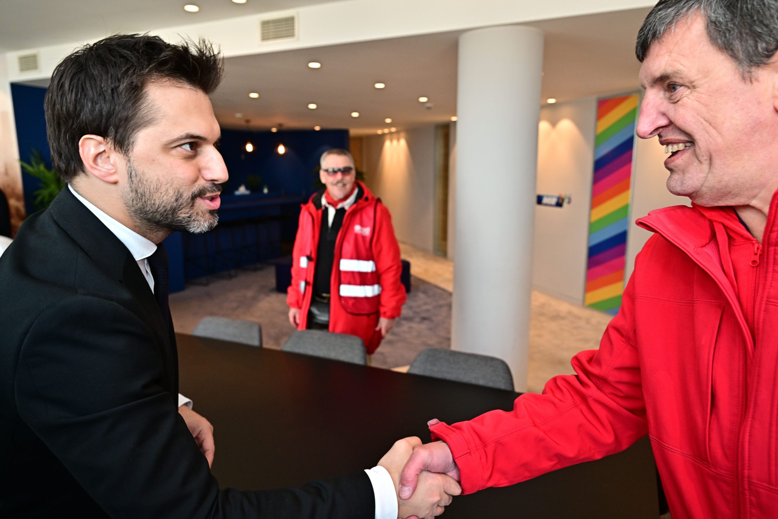 Georges-Louis Bouchez à l’écoute des policiers : des engagements concrets sur salaires et fins de carrière