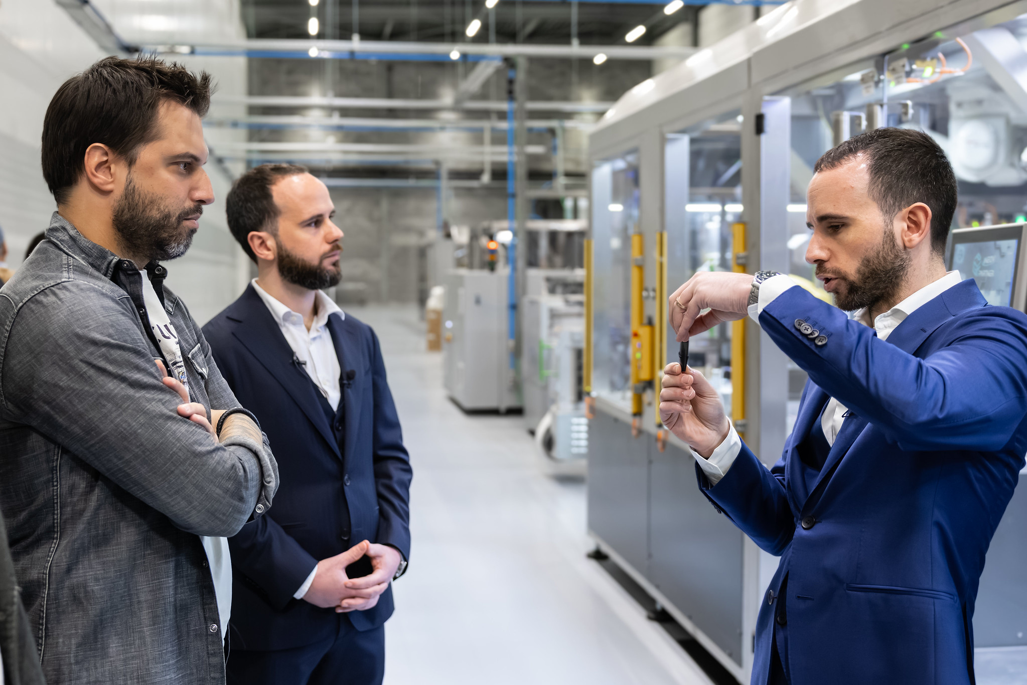 Georges-Louis Bouchez visite le seul producteur belge de vapes : « Mieux vaut des produits légaux et contrôlés d’ici que des produits dangereux venus de l’étranger ou de la mafia. »